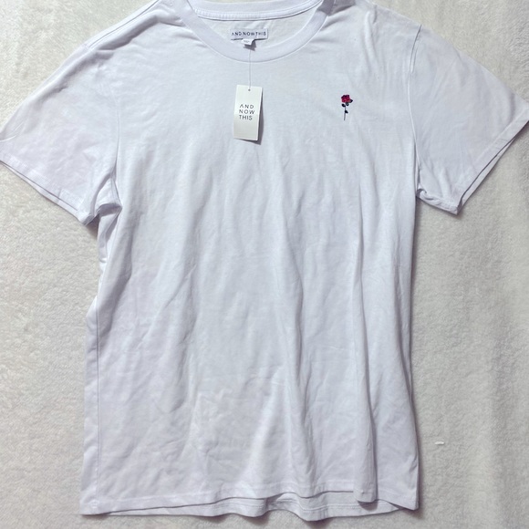 And now this women’s size medium tee shirt with rose detail white - Picture 1 of 5